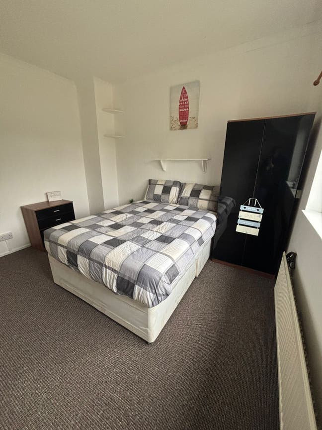 Large Double Room to Rent Near KFC only £490pcm Main Photo