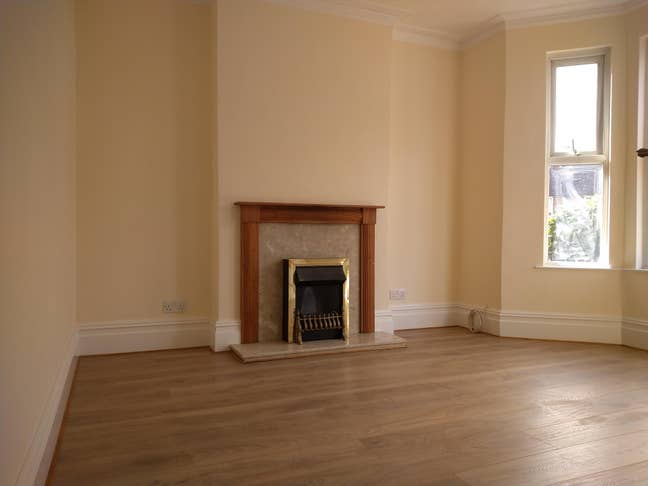 Dunstable 3 bedroom semi-detached House  Main Photo