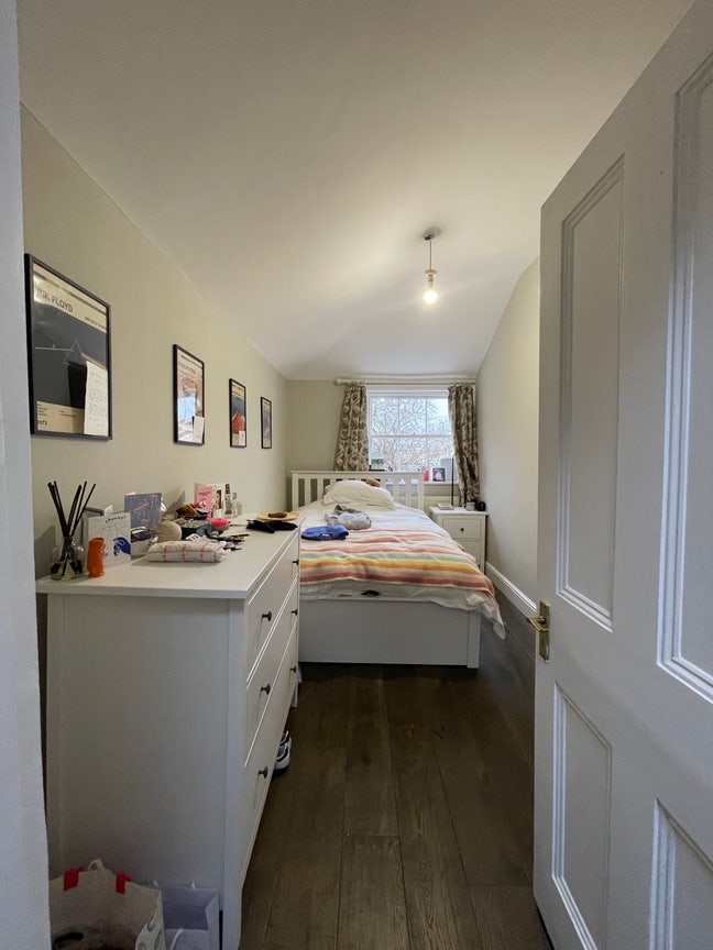 Room in 5 storey house Main Photo