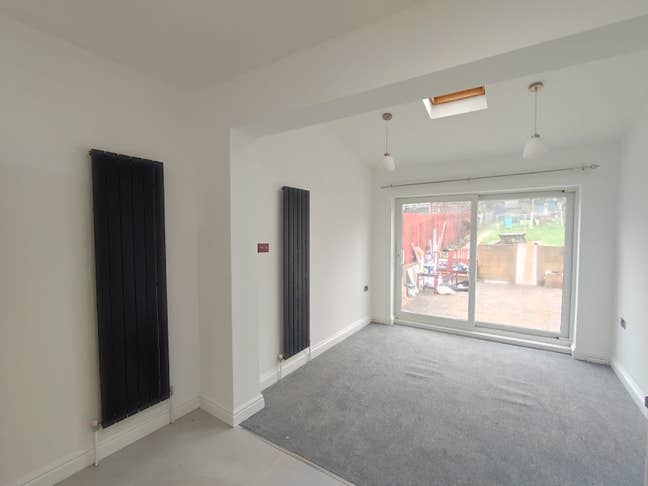 Luxury Studio Room in Farley Hill - Available Now Main Photo