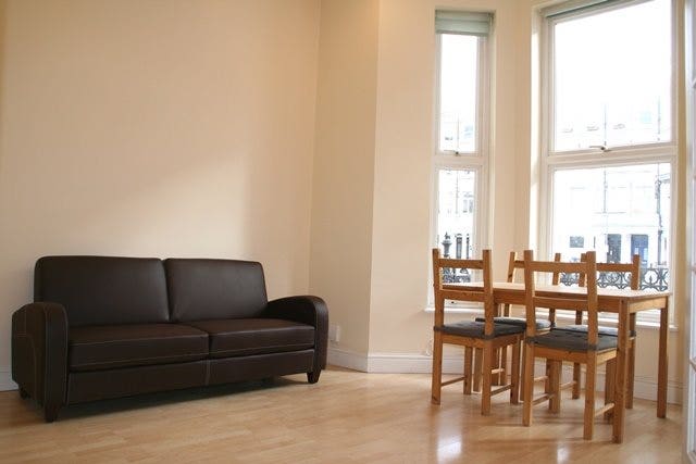 1 bed flat in West Kensington Main Photo