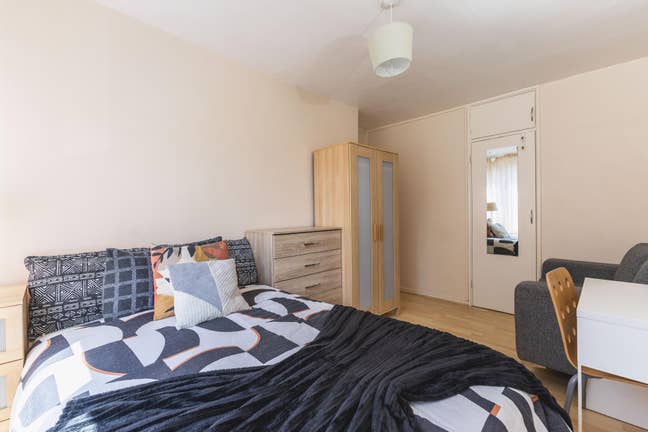 New Modern Flat in Roehampton / Couples Accepted Main Photo