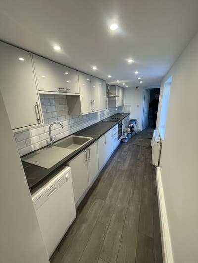 3 Rooms Available from November! Main Photo