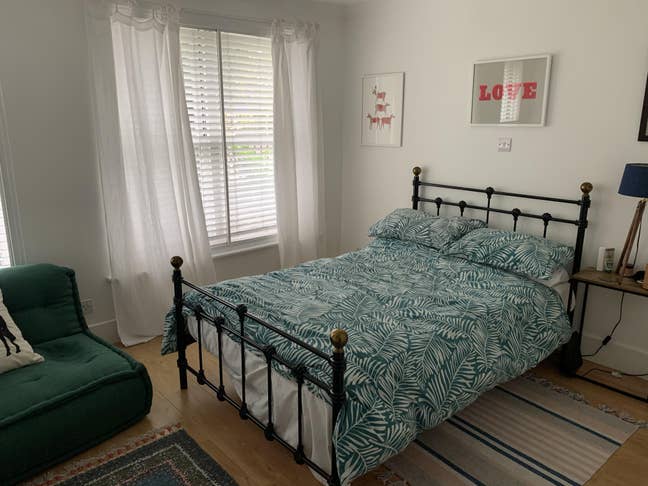 Comfortable double bedroon with walk in wardrobe Main Photo
