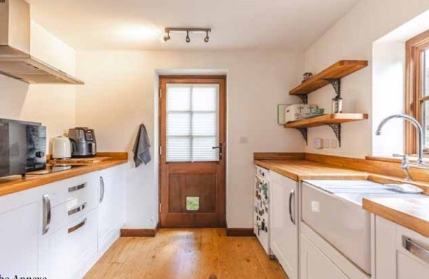 Studio with ensuite/kitchen Main Photo