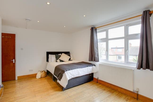 Three Double Bedrooms in West Ealing W13 Main Photo