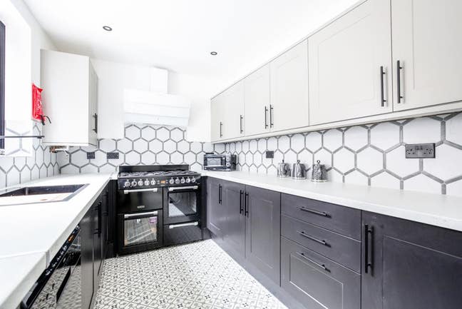 Modern Room in a Stunning Property  Main Photo