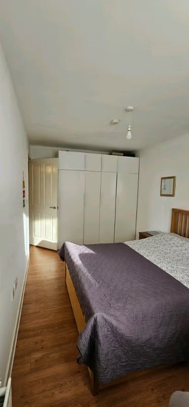  Modern 1-Bed Flat with Balcony in Hounslow Main Photo
