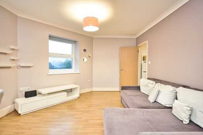 Modern 1 Bed APT near Canning Town Undergroun E16 Main Photo