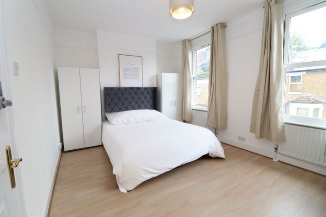 Dreamy W6 Location - 5 min to Hammersmith station Main Photo
