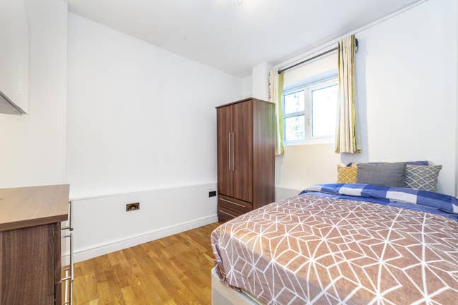 Price Drop/Double/Living Room/2 Bathrooms Main Photo