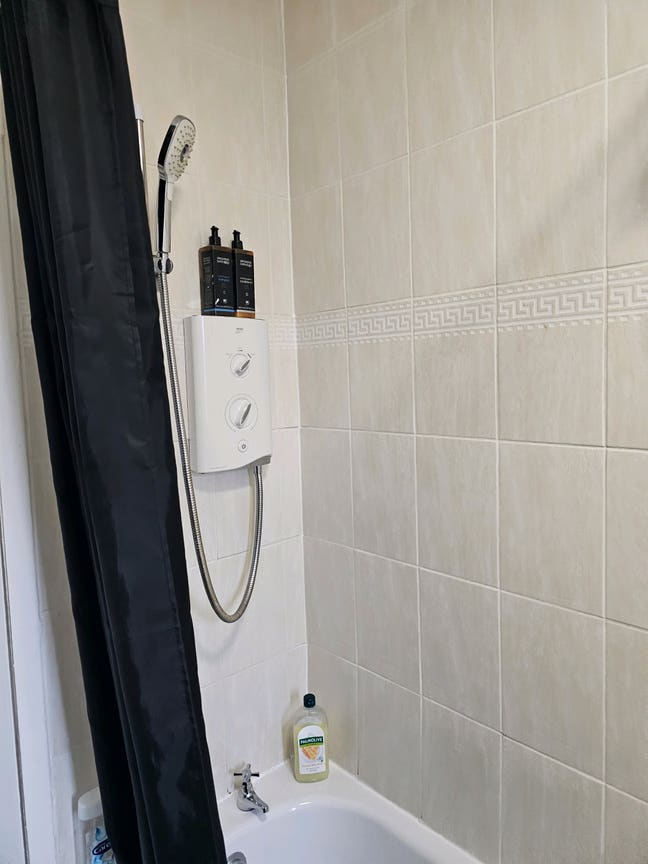 A room in West Edinburgh  Main Photo