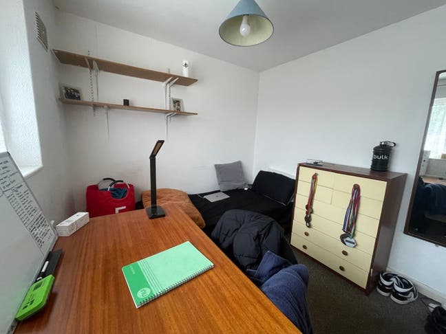 Furnished room near uni available now Main Photo