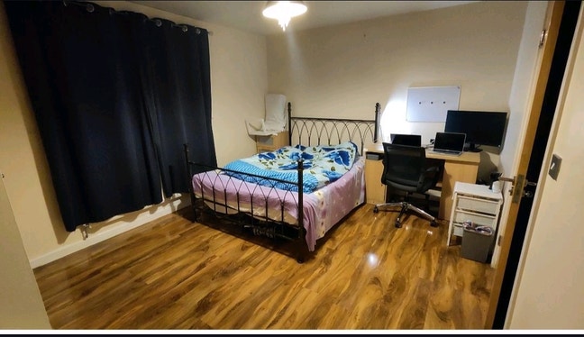 Ensuite of 2b2b Main Photo