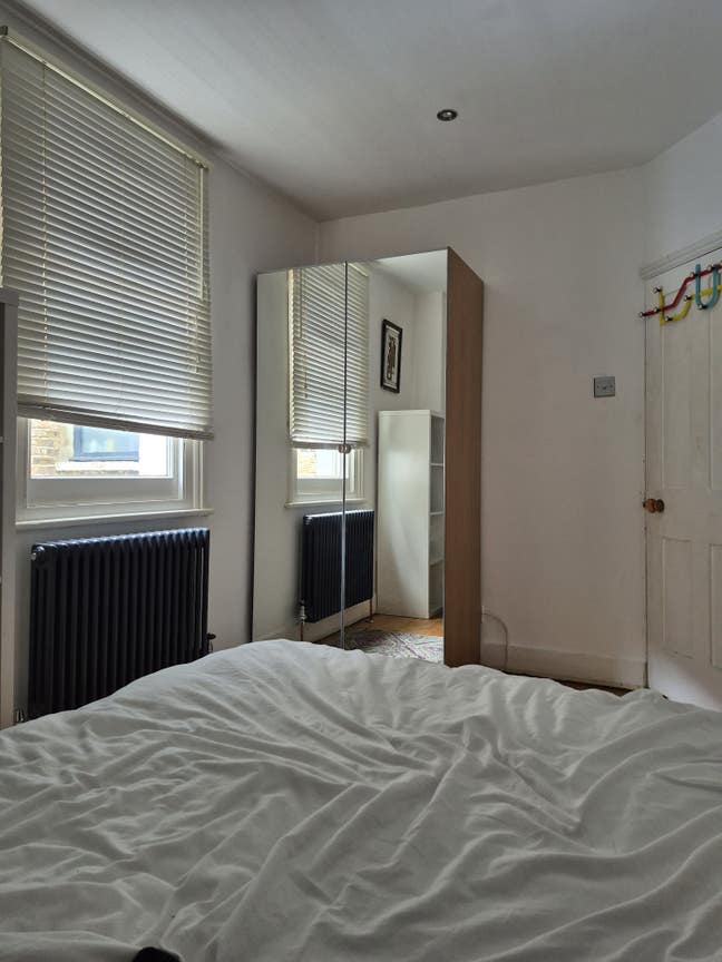 Bright, peaceful room in charming Kensal Rise home Main Photo