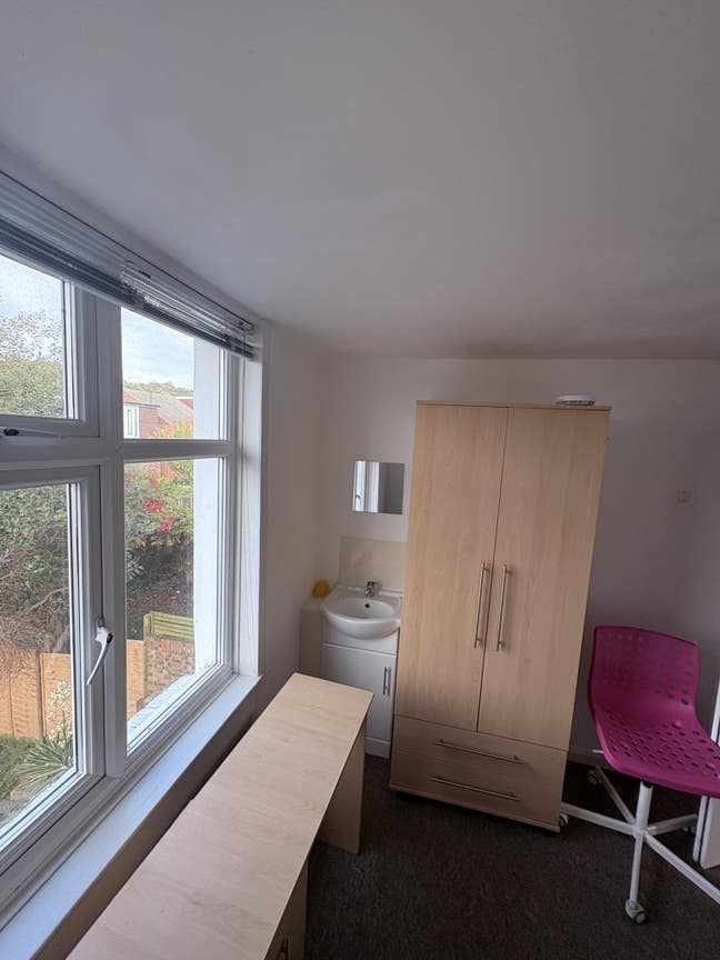 Single Room in Brighton Main Photo