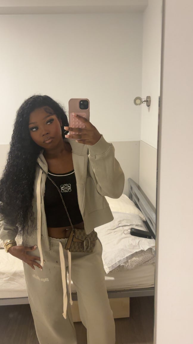 I am a female aged 18. I am looking for a dou... Main Photo