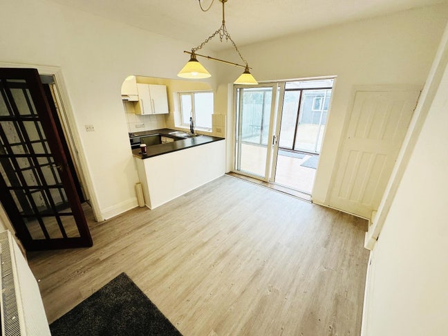 🏡 4-Bedroom House for Rent – E17 Walthamstow Main Photo