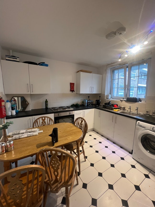 Lovely room next to London Bridge with living room Main Photo