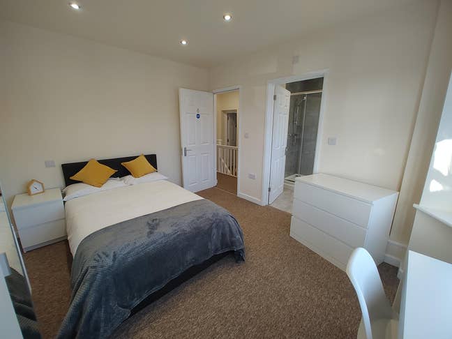 💎REDUCED ensuite rooms ,and private access💎 Main Photo