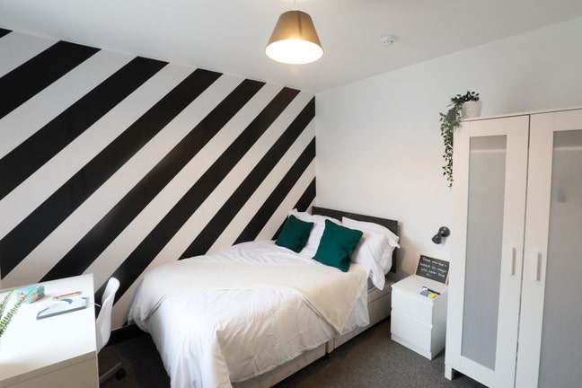 All Bills Included - a Spacious Double Room  Main Photo