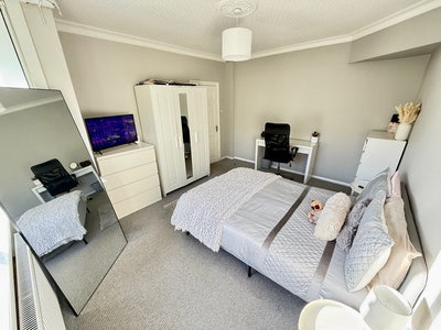 Large Double Room in Streatham!! Bills Incl Main Photo