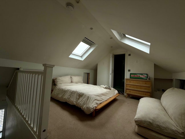 Gorgeous top floor en suite room in Handbridge ! Main Photo