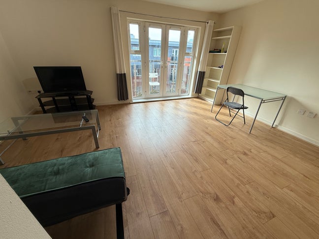 Spacious 2 bedroom 2 bathroom City Centre Apartmnt Main Photo