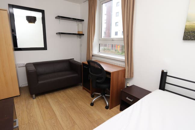 Bright Double Room - Easy Access to Canary Wharf Main Photo