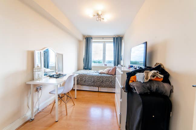 Limehouse/Aldgate!zone1*in a 3 beds apartment  Main Photo
