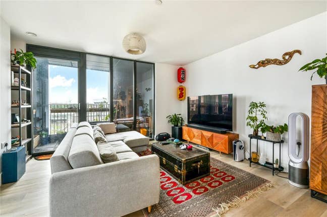 Stylish 3-Bedroom, 2-Bathroom Apartment Main Photo