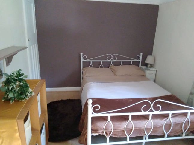 Double + Single Rooms in Professional House Share Main Photo