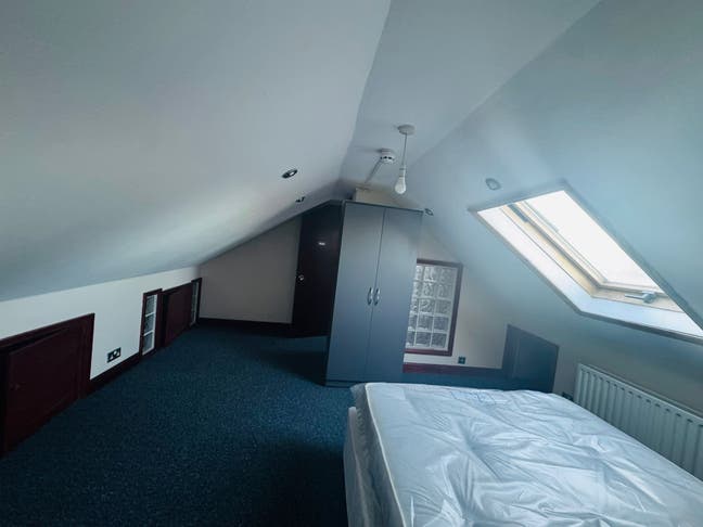 1-bedroom for rent, located on Kensington Avenue,  Main Photo