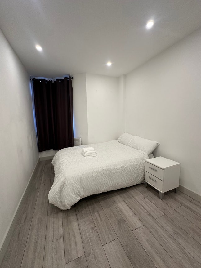 Ensuite Studio in Heart of Vibrant Sutton - SM1 Main Photo