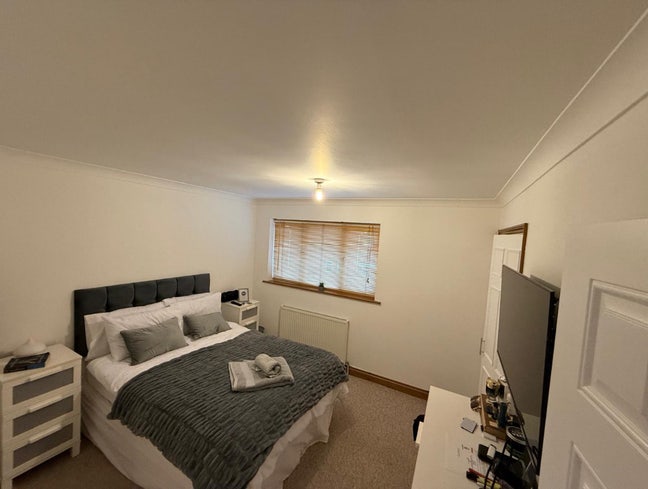 High Spec 1 Room Left to Rent All Bills Included  Main Photo