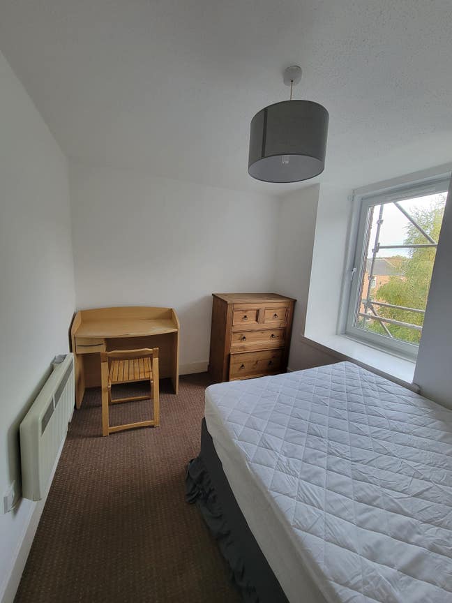 1 Double Bed in Peaceful 2 Room Flat Main Photo