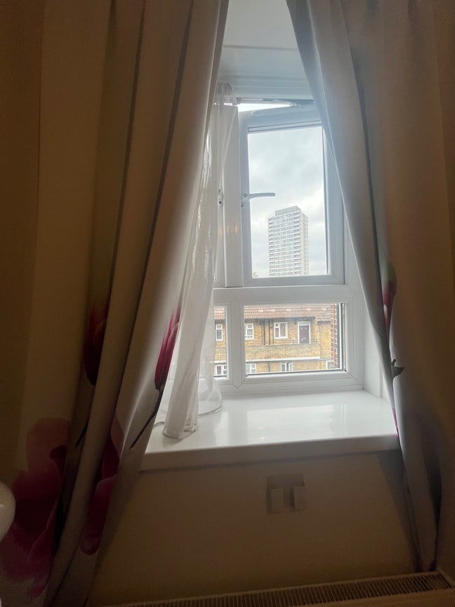 1 single bedroom  Main Photo