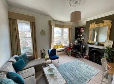 Bedroom with ensuite by Battersea Park Main Photo