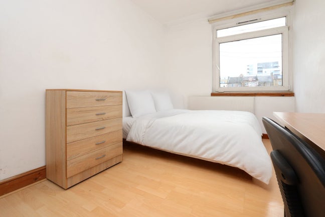 Zone 2, Affordable Double Room – Call Now! Main Photo