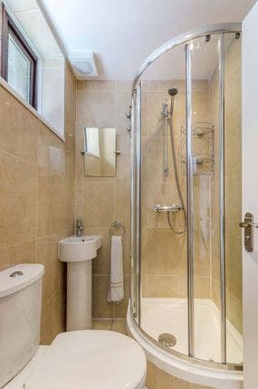 🏠💰 Flat to Call Home ♥️ 👱🏻♀️ Private Bathroom Main Photo