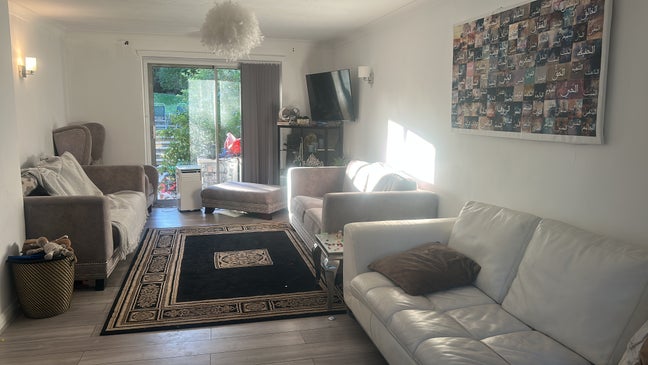 Spacious room Available in a beautiful House  Main Photo