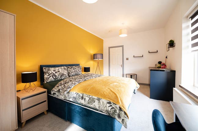 Boutique style couples room with en suite Main Photo