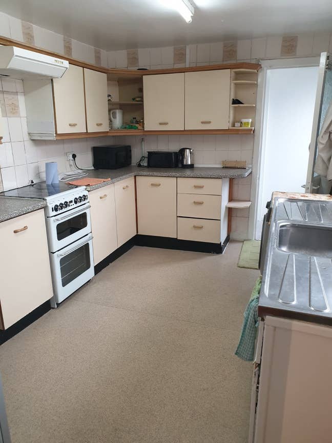 Spacious 3 bedroom house to rent on Ruby street  Main Photo