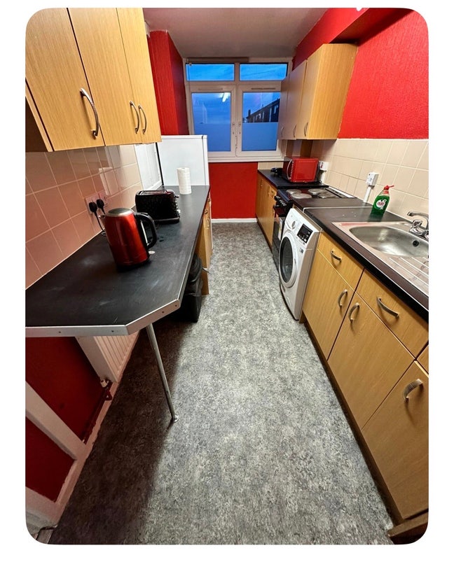 Large Room to Rent in a 2 Bed Flat Main Photo