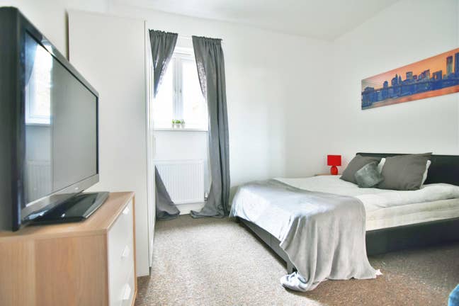Large double at Nine Elms, 3 bed flat Main Photo