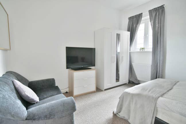Large double at Nine Elms, 3 bed flat Main Photo