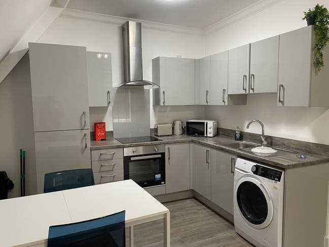 One Bedroom Flat Available Great Location in Leigh Main Photo