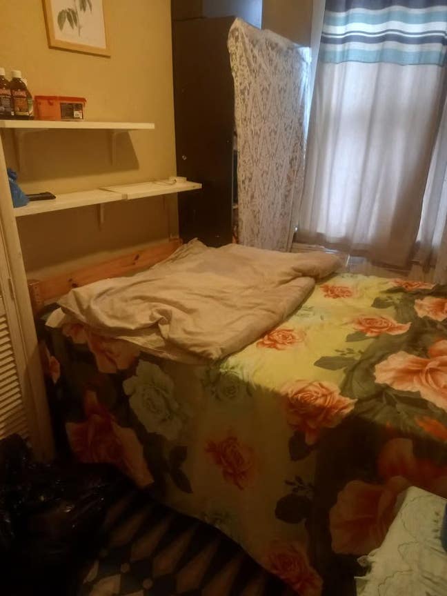Single room is available for rent in -  E17 4JQ Main Photo