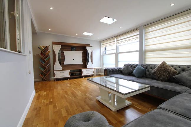  Modern 2-Bed Ground Floor Flat spacious Main Photo