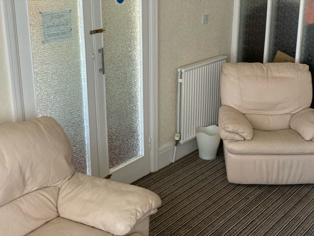 Single occupancy double room in modern house Main Photo